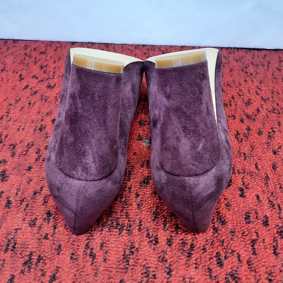 Castamere Red Burgandy Women's Block Heel Pump Slip on Shoes Faux Suede Size 9.5 - Picture 5 of 15